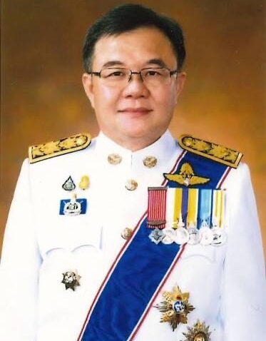 นายขจรเกียรติ รักพานิชมณี